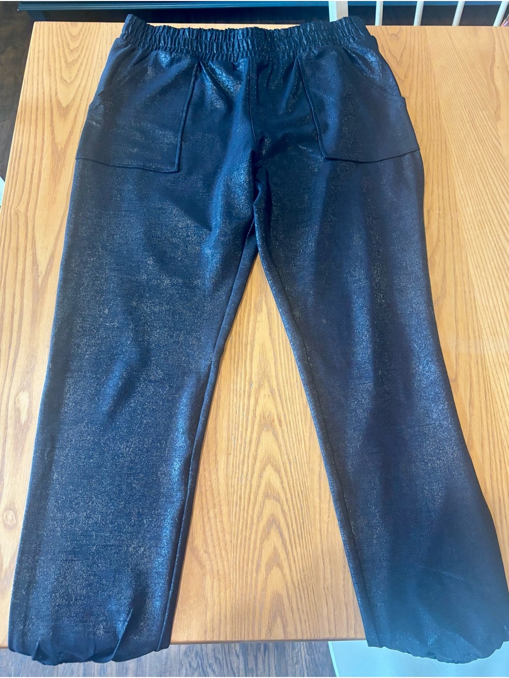 Never Worn!Women’s Pebble Jogger Pants with a Slight Sheen.Fun to style! Size L